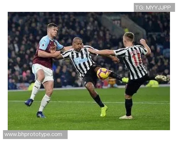 意甲激战:本菲卡逆转巴黎圣日耳曼绝杀时刻点燃全场热情 意甲激战:本菲卡逆转巴黎圣日耳曼绝杀时刻点燃全场热情