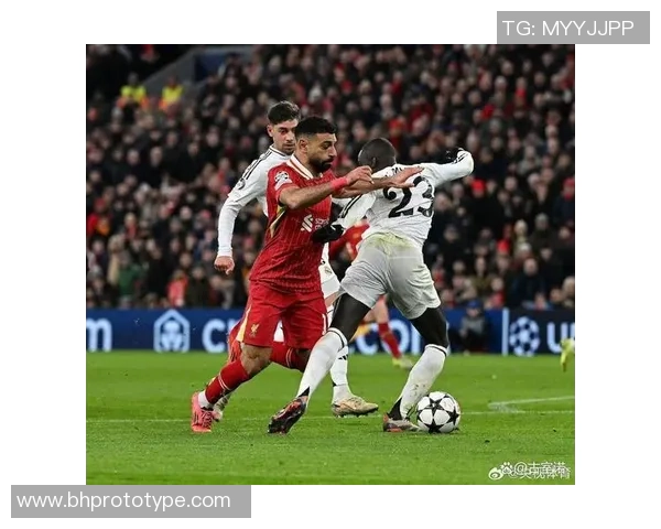 英超焦点战平局解析皇马与利物浦的帽子戏法瞬间引发全场热潮 英超焦点战平局解析皇马与利物浦的帽子戏法瞬间引发全场热潮