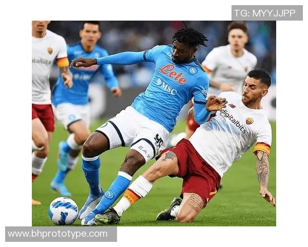 那不勒斯大胜巴黎圣日耳曼红牌事件引发全场热议与争议