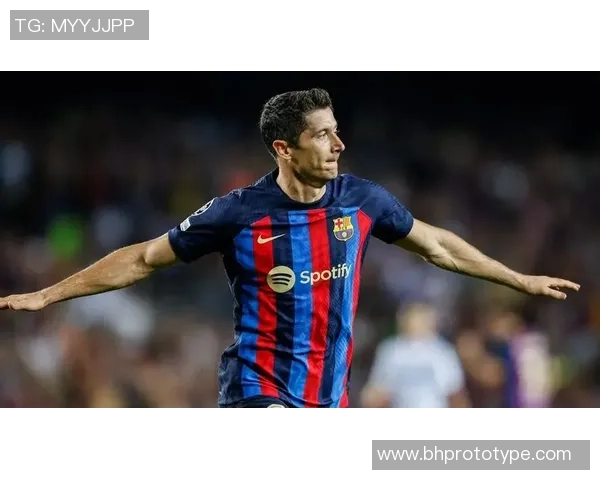 西甲激战巴萨与国米握手言和帽子戏法点燃全场气氛与转会热议