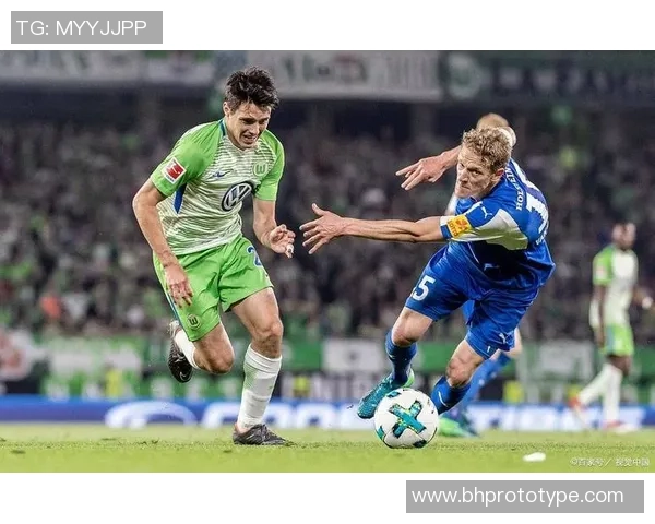 英超精彩对决：里昂与莱比锡战成平局乌龙球引发全场热潮