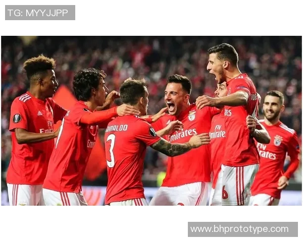 本菲卡大胜拜仁四球神扑引发争议判罚全场沸腾 本菲卡大胜拜仁四球神扑引发争议判罚全场沸腾