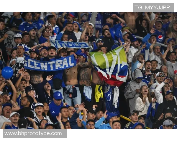 欧联杯焦点战曼联与曼城激战成平局精彩瞬间引发全场热烈反响